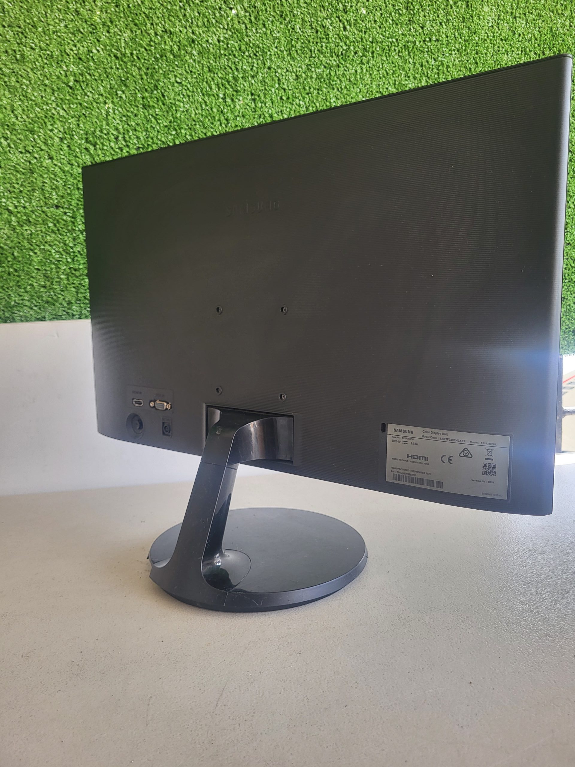 Samsung 22" Monitor {VGA & HDMI}